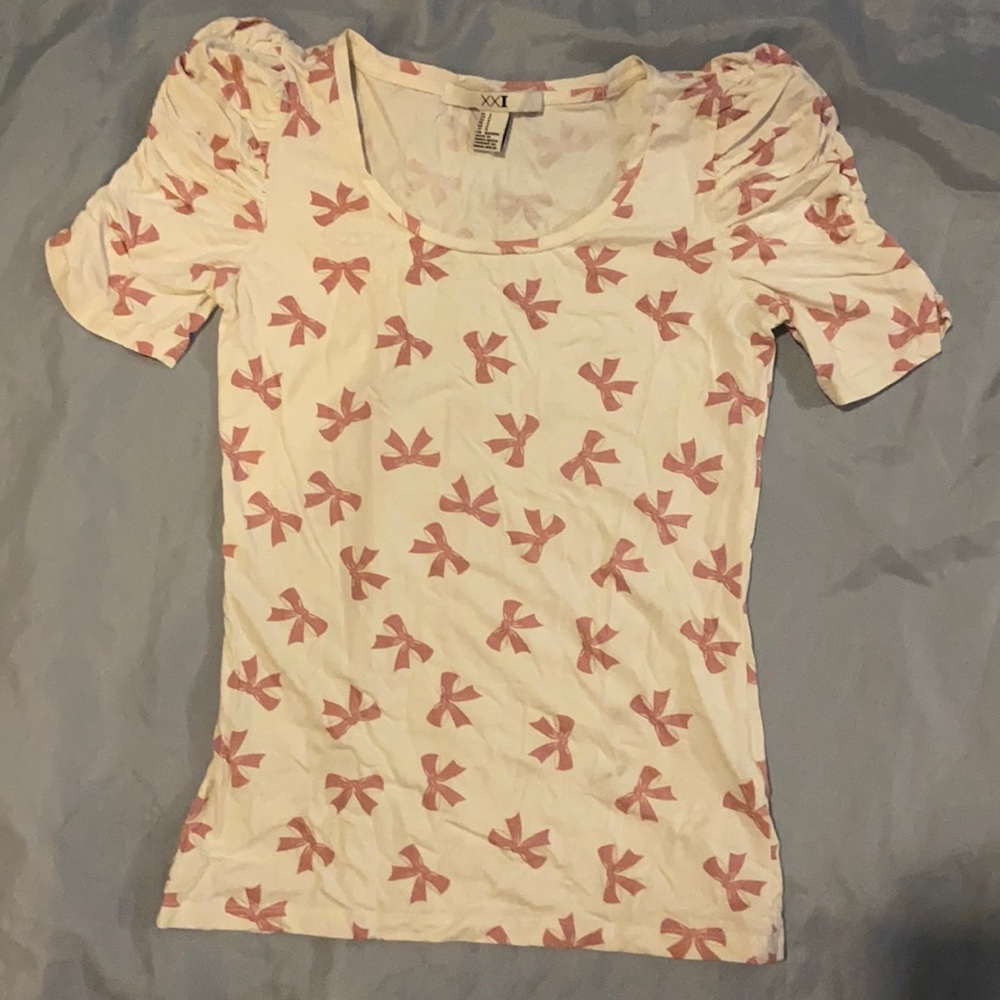 🌸3/$15 Forever 21 Cute Bow tie 🎀 shirt